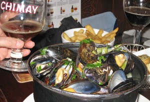A delicious pot of moules et frites