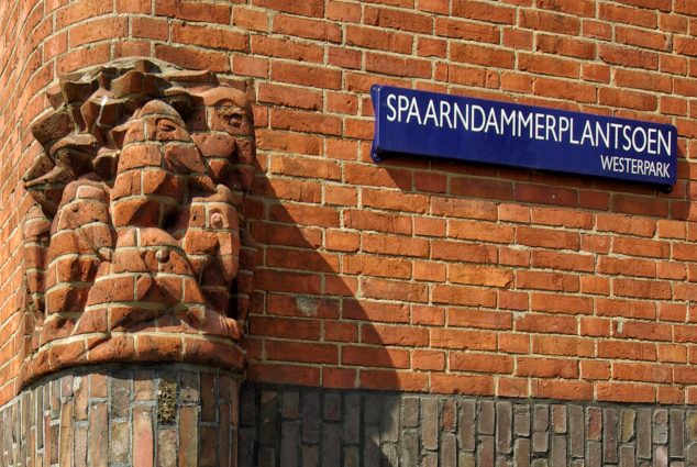 The storks (good deliverers!) on the corner of the post office, sculpture by Hildo Krop