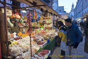 Rialto Market, Venice, Italy Shopping in Rialto Market, Venice