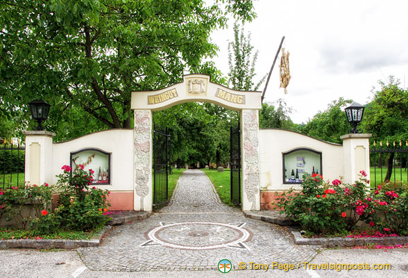 The grand entrance of Weingut Mang