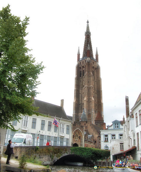 The towering Onze-Lieve-Vrouwekerk