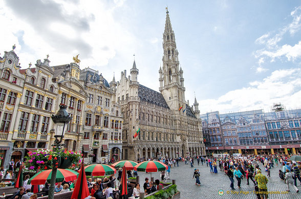 View of the Brussels Hotel de Ville on Grand-Place