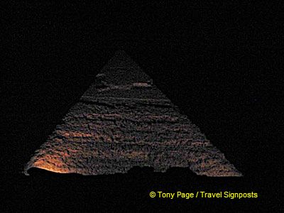 
[Son-et-Lumiere - The Great Pyramids - Egypt]