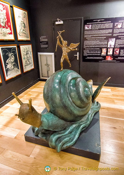 Dalí Sculpture - Snail and the Angel