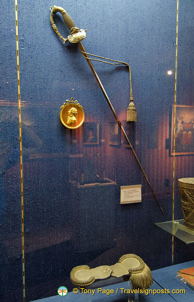 Sword and pair of epaulettes belonging to La Fayette
