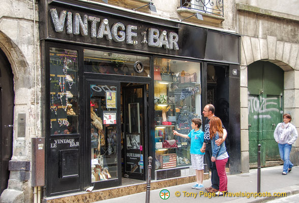 Vintage Bar at 16 rue de la Verrerie, 75004 has vintage designer labels