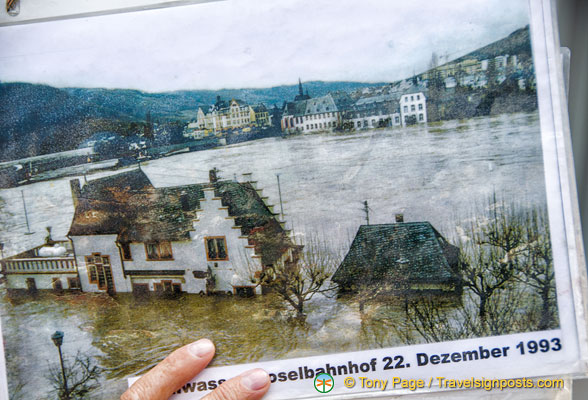 Picture of Bernkastel in the December 1993 Mosel River flooding