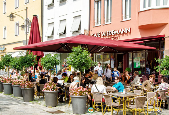 Cafe Wiedemann, a Deggendorg cafe on Luitpoldplatz