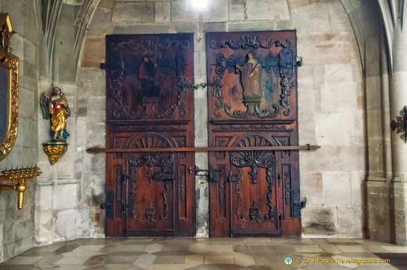 St Georg Church door