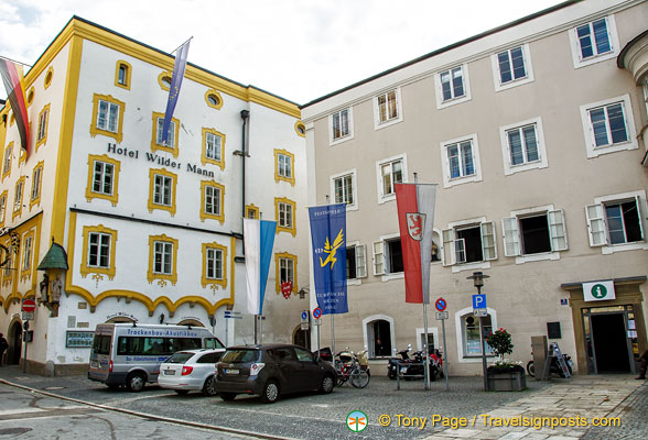 Hotel Wilder Mann and the Tourist Office in Rathausplatz