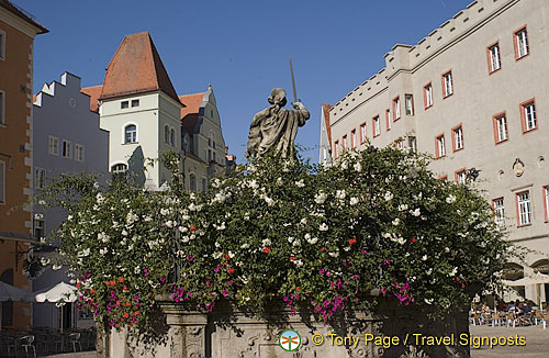 [Regensburg - Danube River Cruise - Germany]