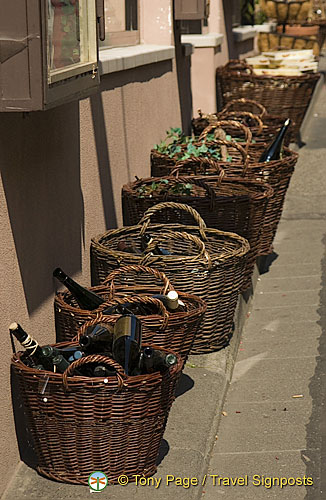 Baskets of wine for sale