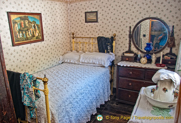 Single bedroom of The Golden Vale House