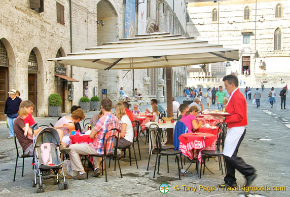 The very busy waiter at Sandri Pasticceria