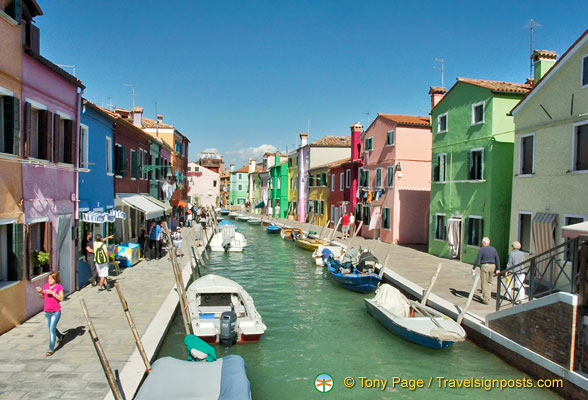 Colourful buildings along Burano's Grand Canal