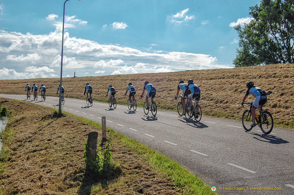 Cyclists racing by Jacobs Hoeve