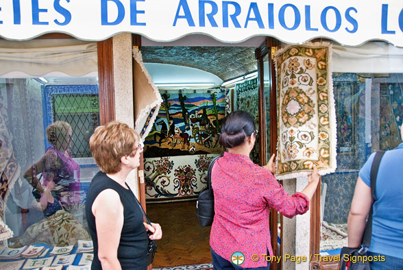 Tourists admiring the Arraiolos carpets