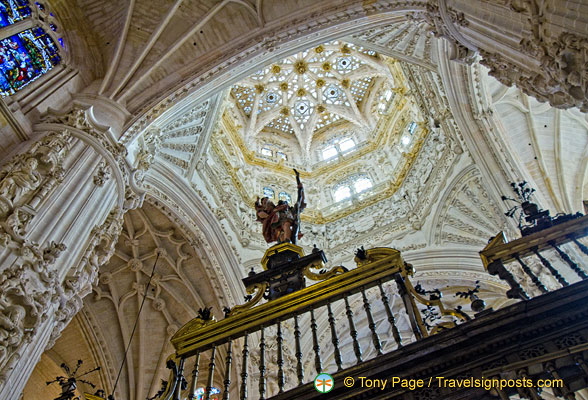 Burgos Cathedral: A different angle of the central dome