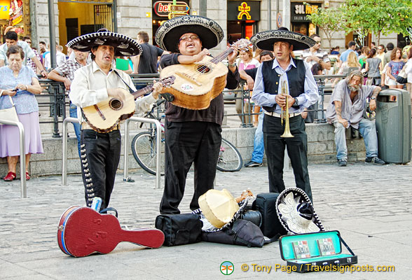 Entertainment on the Puerta del Sol