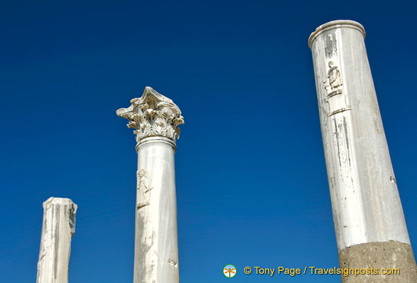 Some columns have interesting engravings of notable Perge personalities