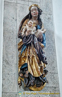 Statue of the Virgin Mary and Child