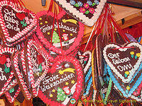 Lebkuchenherzen (gingerbread hearts) at Cologne Weihnachtsmarkt