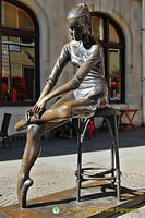The Young Dancer - a beautiful bronze state in front of the Royal Opera House