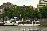 Thames River cruise
