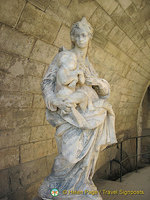 Statue of the Virgin Mary in the Pont d'Avignon chapel