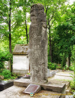 A monolithic tombstone