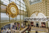 The magnificent golden railway clock