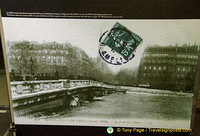 Postcard of the 1910 Paris floods and the Pont de l'Alma