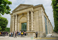 Musée de l'Orangerie in the west corner of Jardin des Tuileries