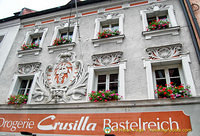 Building housing the Drogerie Crusilla Bastelreich