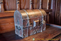 Marksburg - Gothic chest in the Great Banqueting Hall
