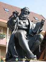 Statue of Hans Sachs (H)