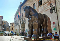 Another view of Botero's horse