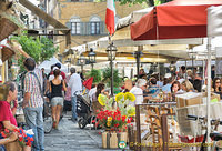 There are many cafes and restaurants on Piazza Santo Spirito