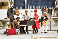 Some entertainers on Piazza Santa Croce
