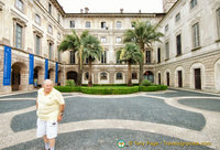 Palazzo Borromeo courtyard