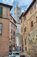 Road up to the Siena Duomo