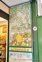 Limonoro shop entrance