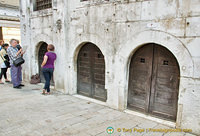The cells behind the wooden arch doors were used by Venetian merchants in the 16th century 