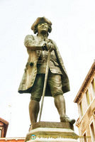 Statue of Carlo Goldoni