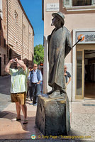 This statue of Berto Barbarani, a poet, can be seen on Via Cappello