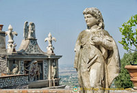 Rometta Fountain features