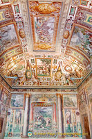 Villa d'Este's famous frescoes