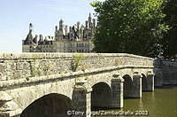 Originally a hunting lodge, it was razed in 1519 to make way for the present Chateaux