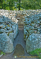 Passage to the central burial chamber