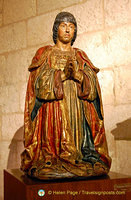 Sacristy Museum: The praying statue of King Ferdinand next to the Passion Altarpiece